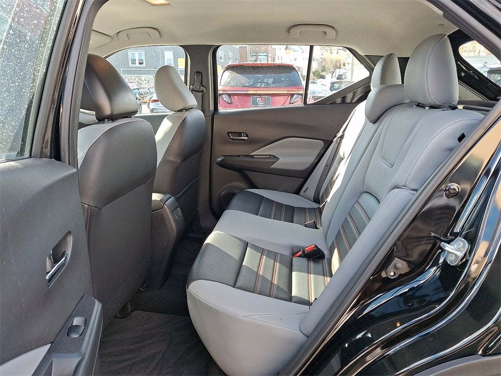 2022 Nissan Kicks SR