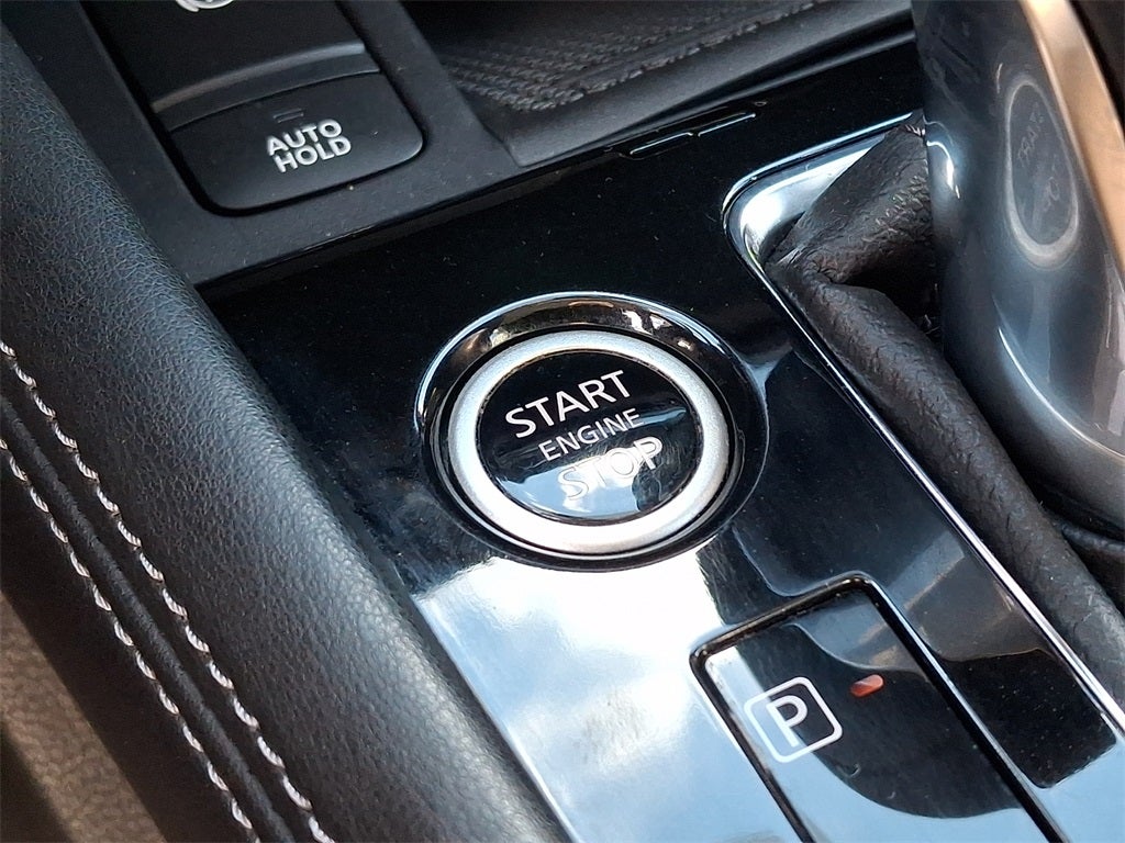 2022 Nissan Kicks SR