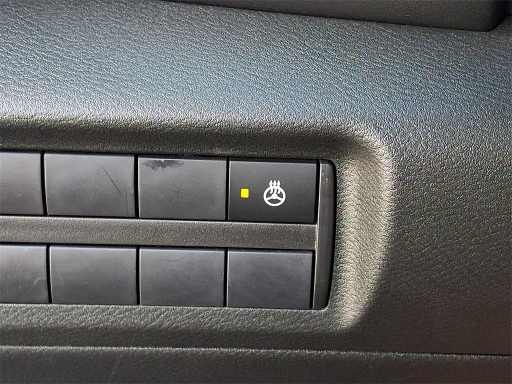 2022 Nissan Kicks SR