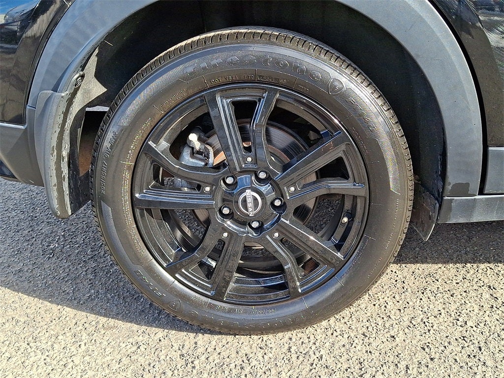 2022 Nissan Kicks SR