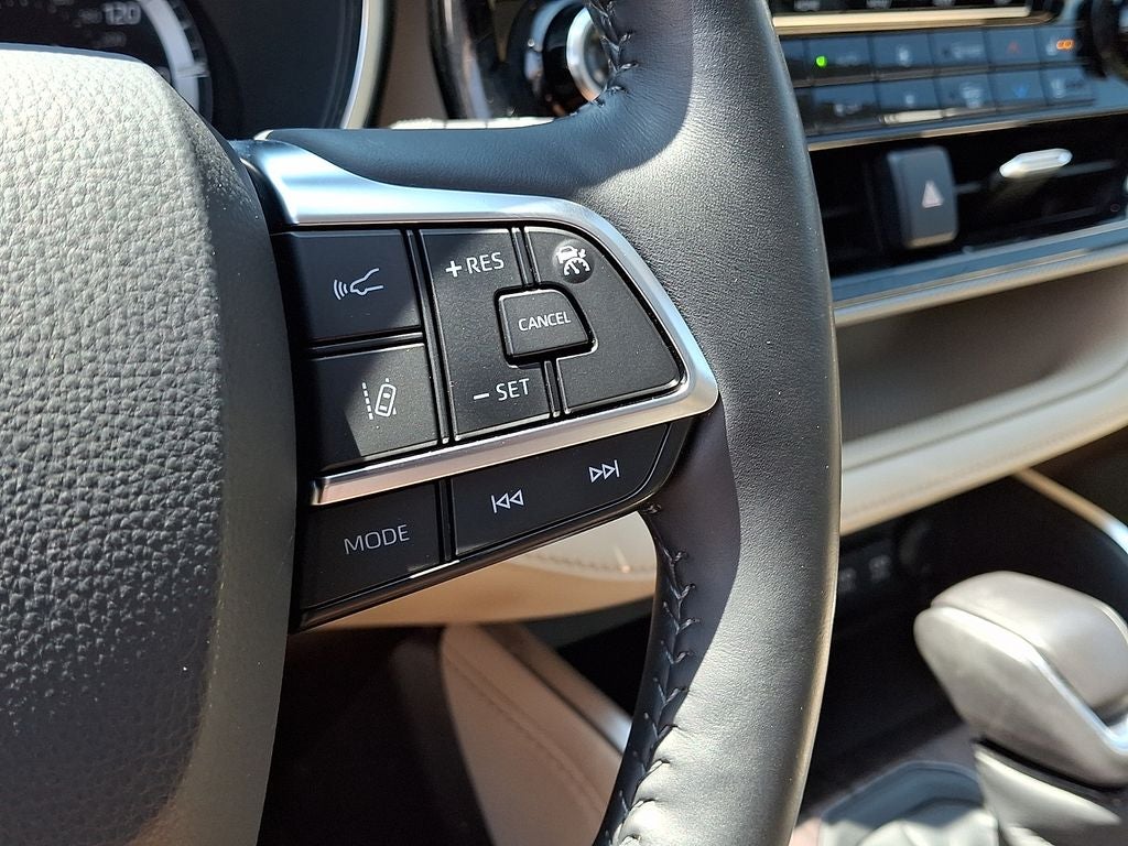 2020 Toyota Highlander Hybrid Platinum
