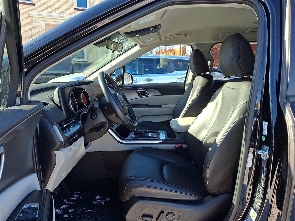 2023 Kia Carnival LX