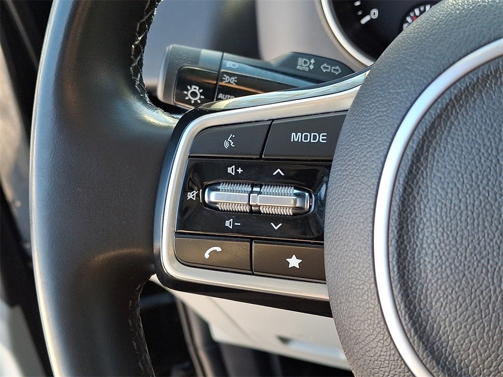 2023 Kia Carnival LX