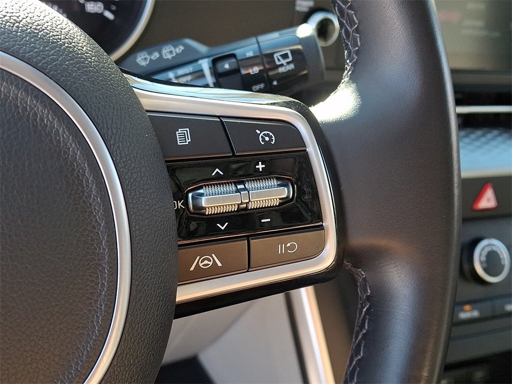 2023 Kia Carnival LX