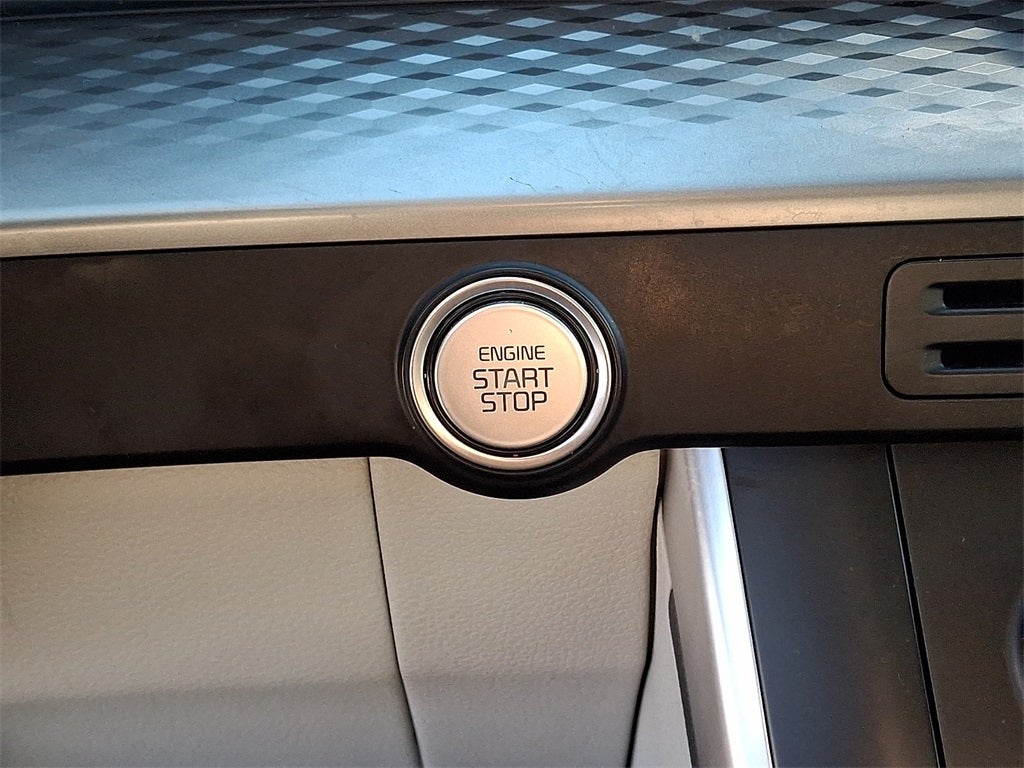 2023 Kia Carnival LX