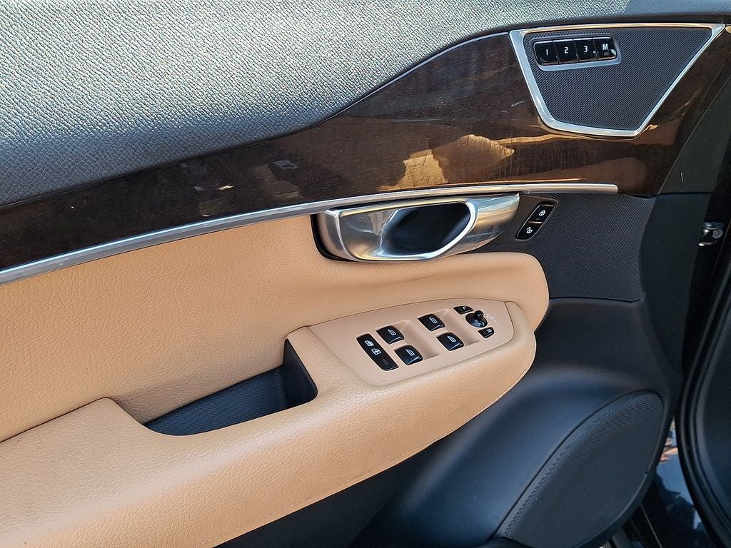2019 Volvo XC90 T6 Momentum